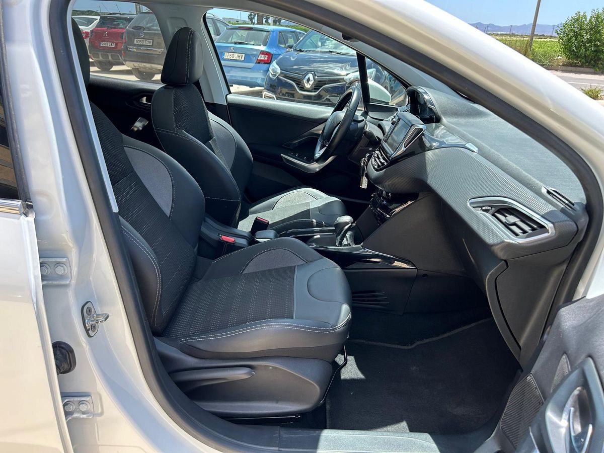  PEUGEOT 2008 ALLURE 1.2 E-THP AUTO SPANISH LHD IN SPAIN 23000 MILES SUPER 2018